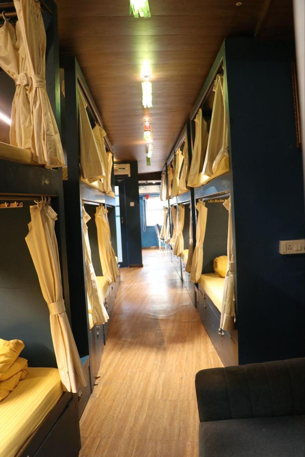 Sinhassan Dormitory Hostel Juhu Βομβάη Εξωτερικό φωτογραφία