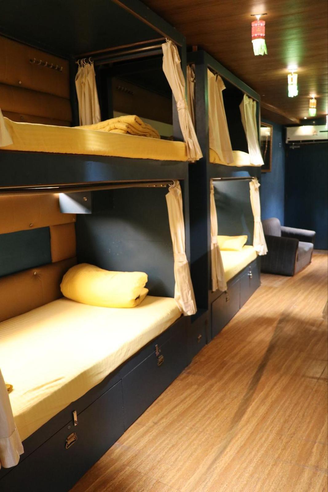 Sinhassan Dormitory Hostel Juhu Βομβάη Εξωτερικό φωτογραφία