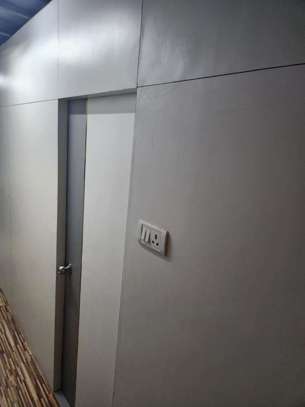 Sinhassan Dormitory Hostel Juhu Βομβάη Εξωτερικό φωτογραφία