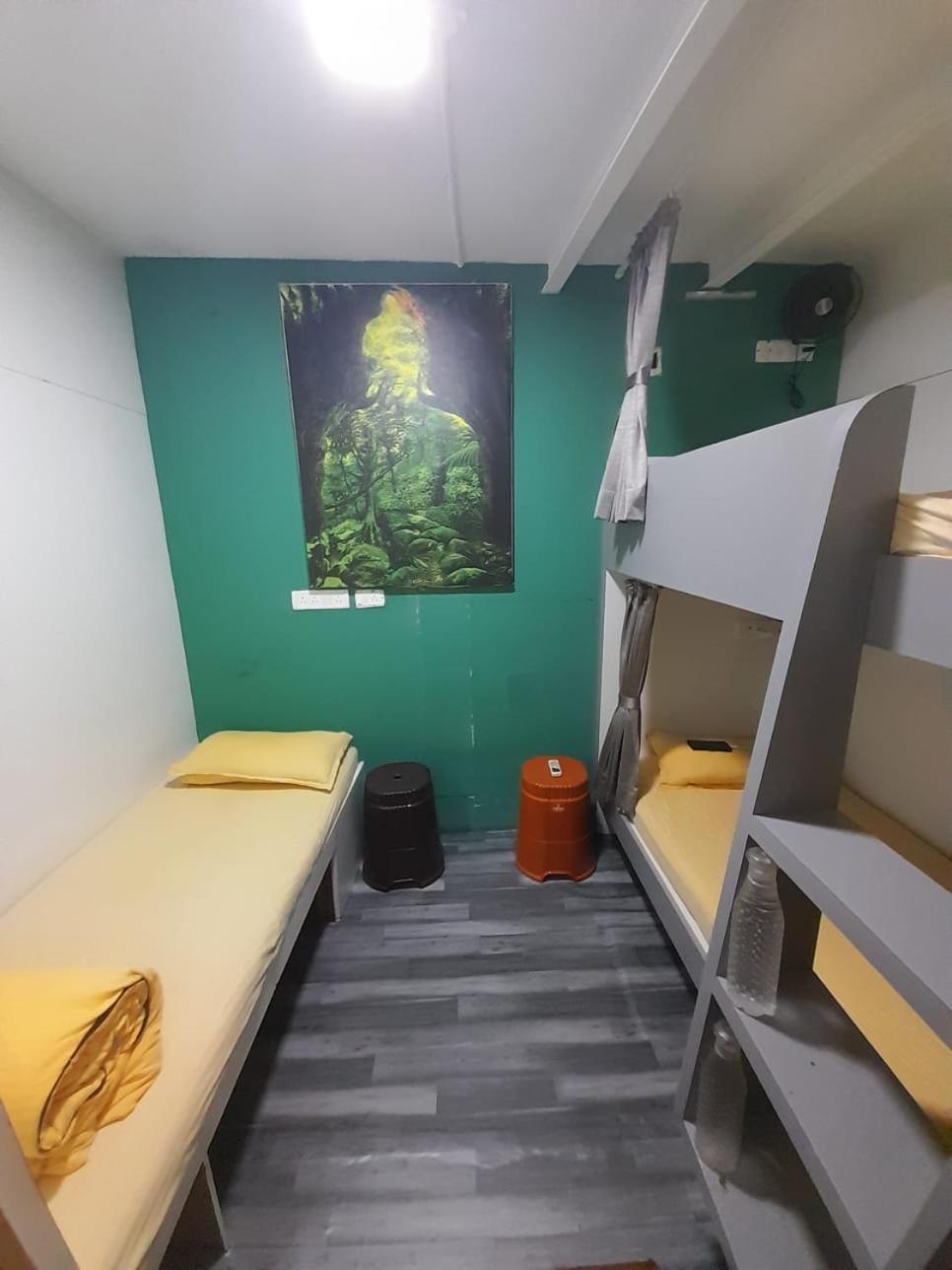 Sinhassan Dormitory Hostel Juhu Βομβάη Εξωτερικό φωτογραφία