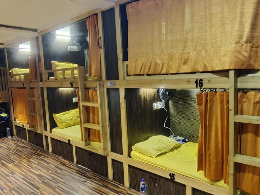 Sinhassan Dormitory Hostel Juhu Βομβάη Εξωτερικό φωτογραφία